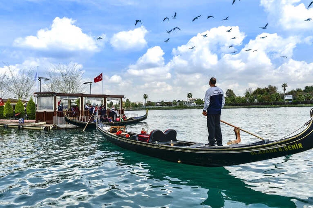 Büyükşehir\'den 260 Öğrenciye Gondol Turu
