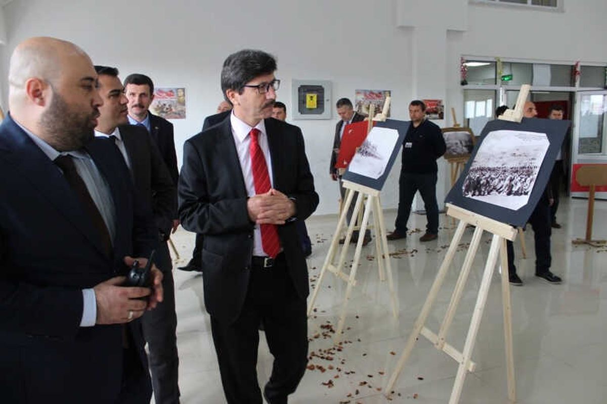 Çanakkale Zaferini Açtıkları Sergiyle Anlattılar