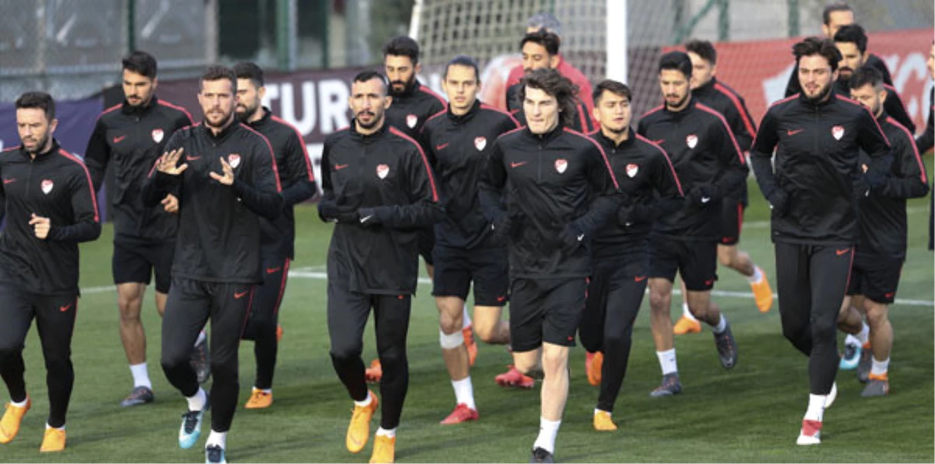 Cenk Tosun, Hakan Çalhanoğlu ve Selçuk İnan Takımdan Ayrı Çalıştı!