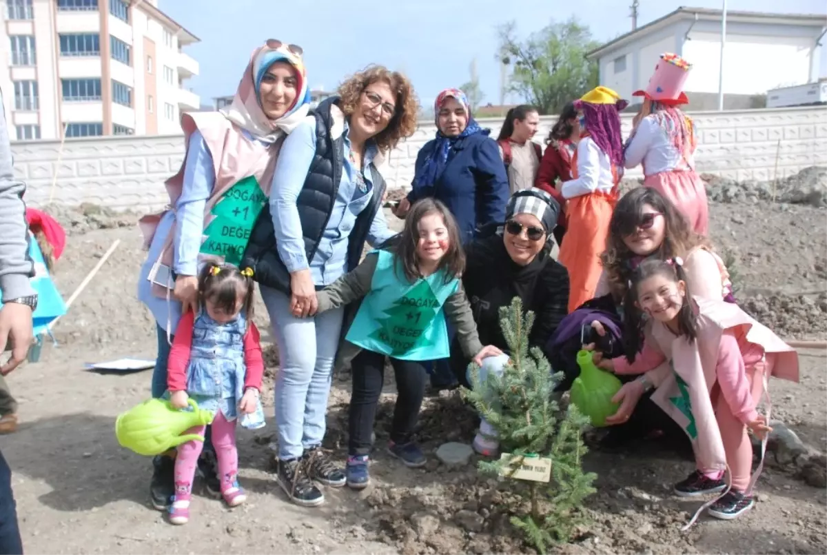 Down Sendromlu Öğrenciler Fidan Dikti