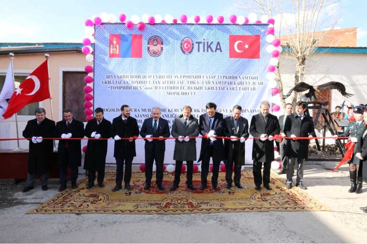 Hakan Çavuşoğlu Moğolistan\'da Cezaevini Ziyaret Etti