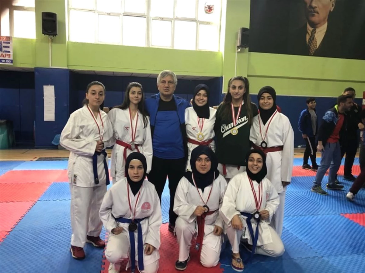 Karate Şampiyonasından Dereceyle Döndü