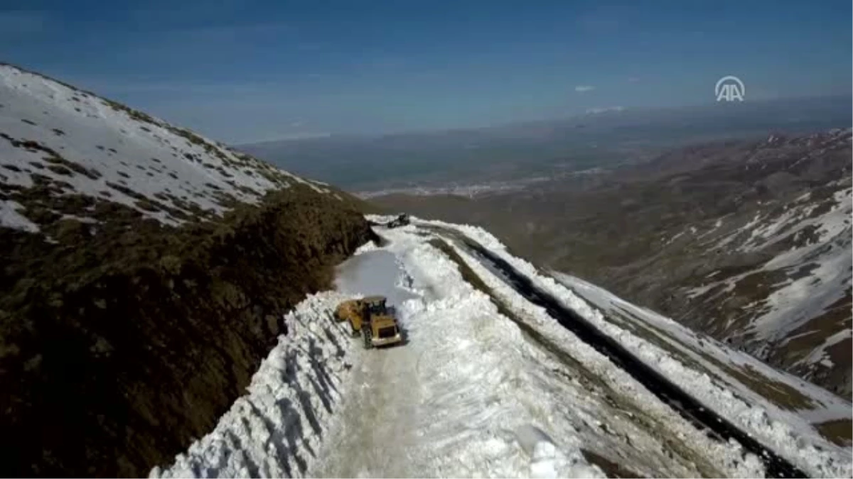 Karla Kaplı Yolları Ulaşıma Açma Çalışması