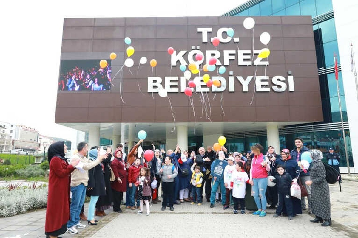 Körfezli Çocuklar, Gökyüzünü Rengarenk Yaptı