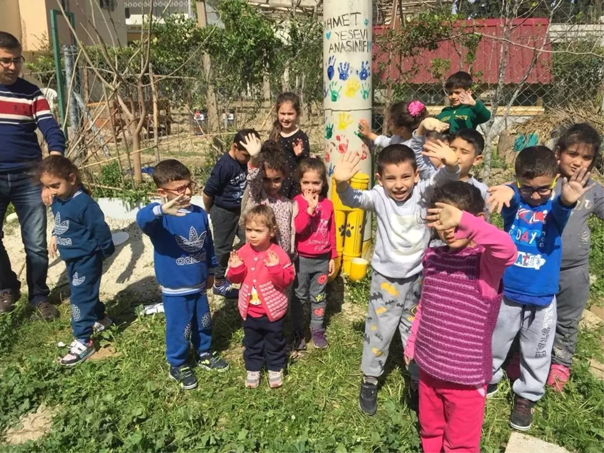 Minik Öğrencilerden Hayvanlar İçin Yemek Alanı