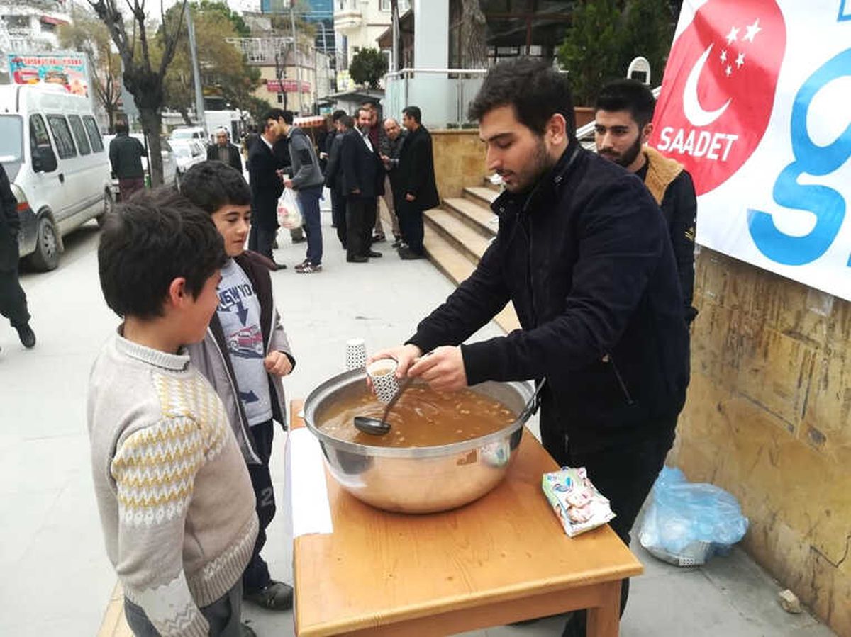 Şehitler İçin Şerbet Dağıttılar