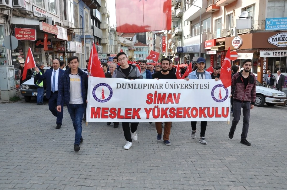 Simav\'da Üniversiteli Gençler Çanakkale İçin Yürüdü