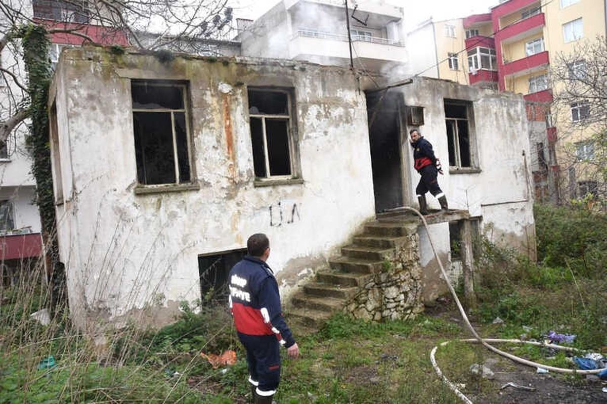 Sinop\'ta Metruk Binada Yangın