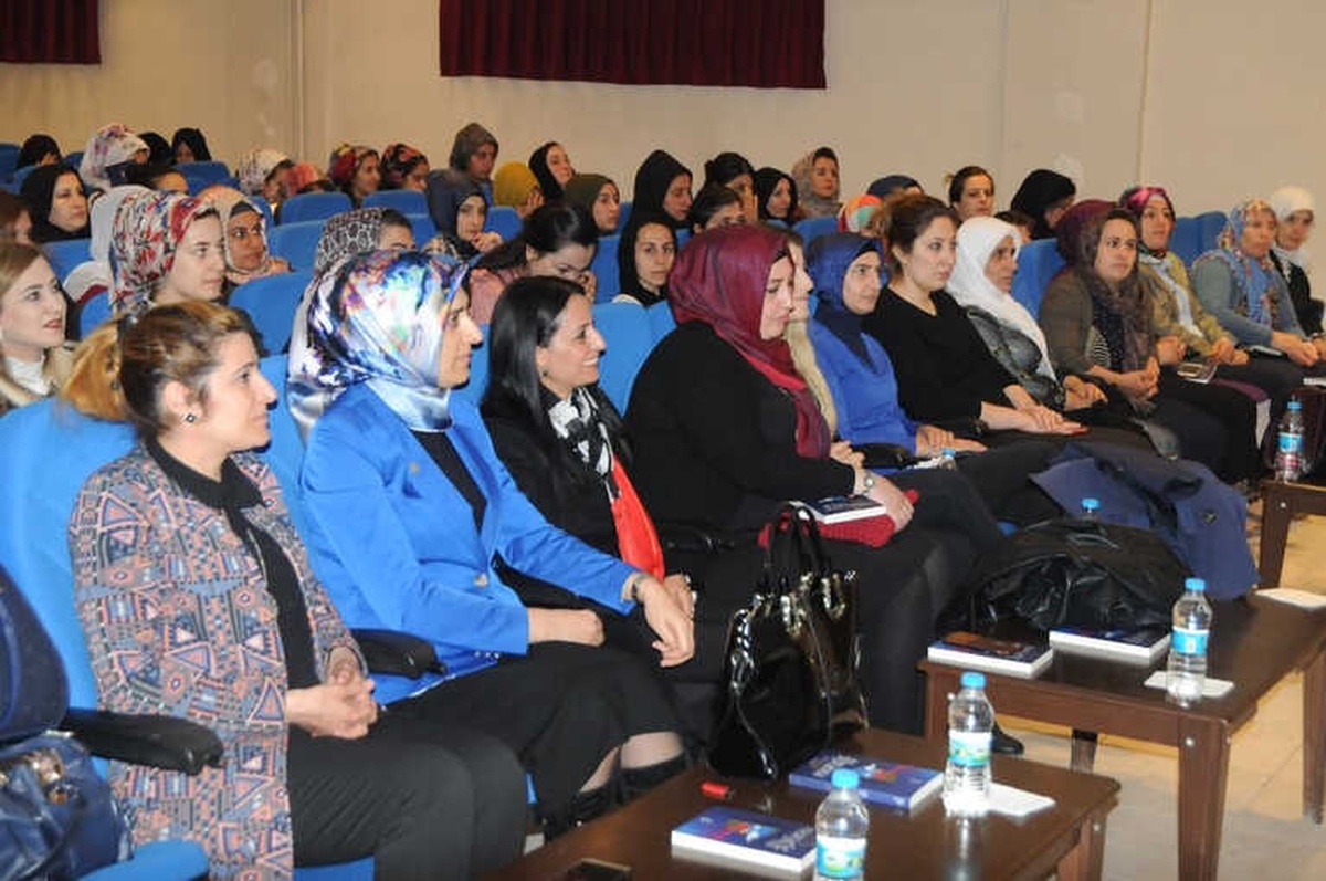 Şırnak Belediyesi "Aile ve Çocuk İlişkisi" Konulu Konferans Düzenledi