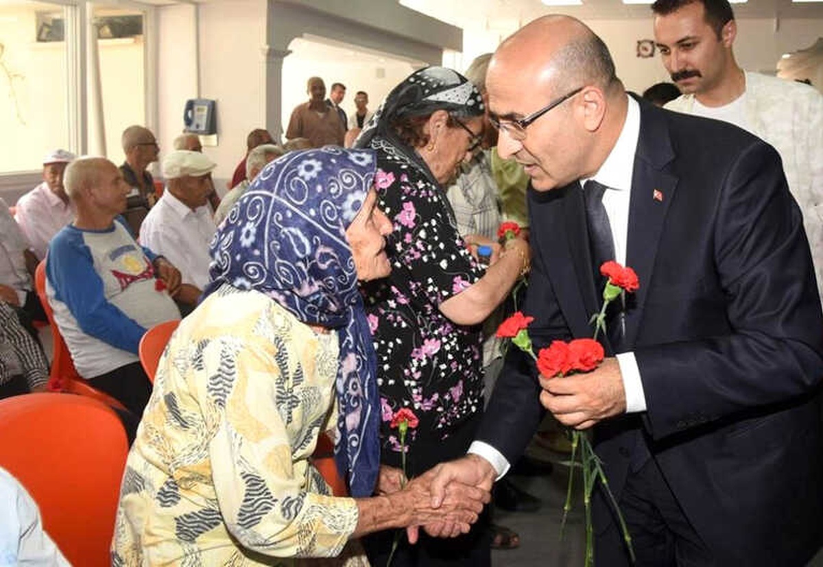 Vali Demirtaş: "Yaşlılarımızın En Büyük İhtiyacı İlgi, Şefkat ve Sevgidir"