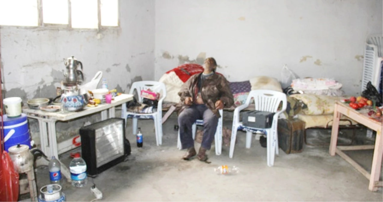 Yalnız Yaşayan Adam, Tek Göz Odalı Evde Sandalyede Oturur Halde Ölü Bulundu