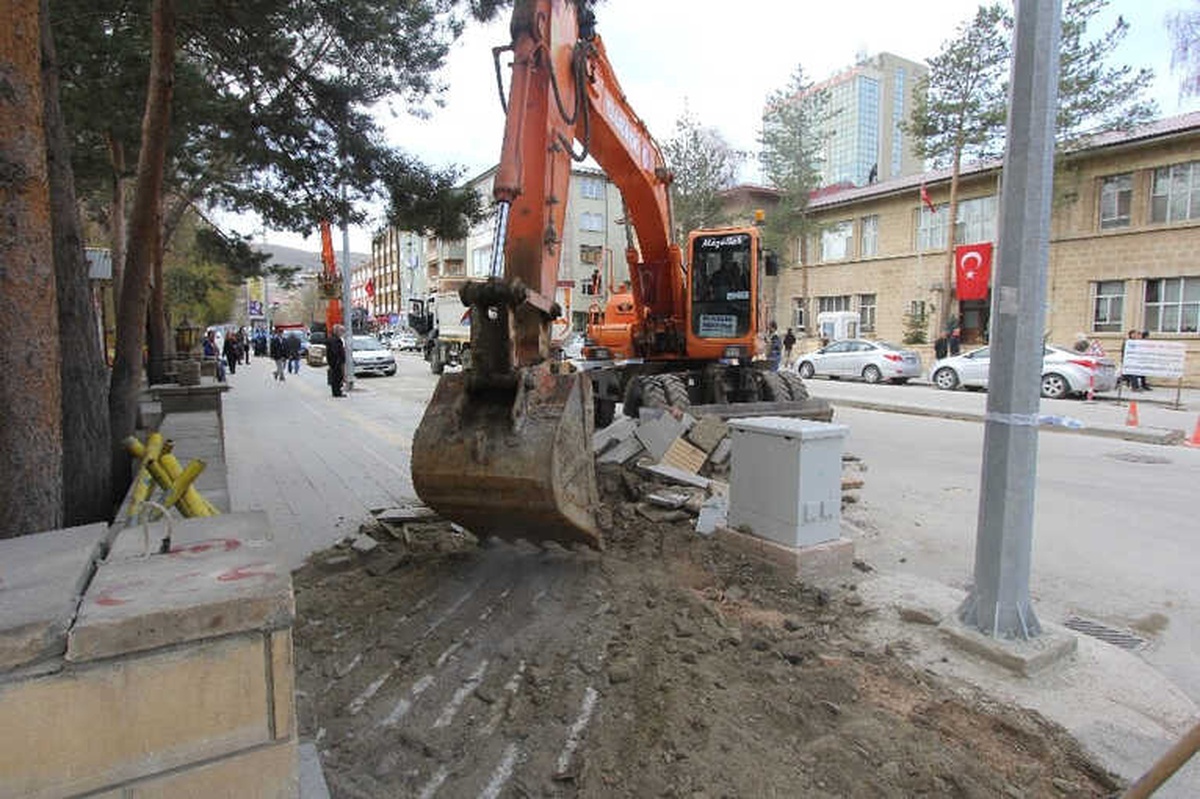 Yeni Sezon Yol ve Kaldırım Yapım Çalışmaları Başladı