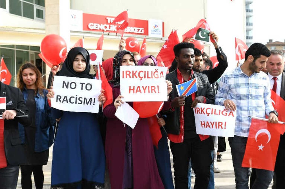 13 Dilde \'Irkçılığa Hayır\' Dediler