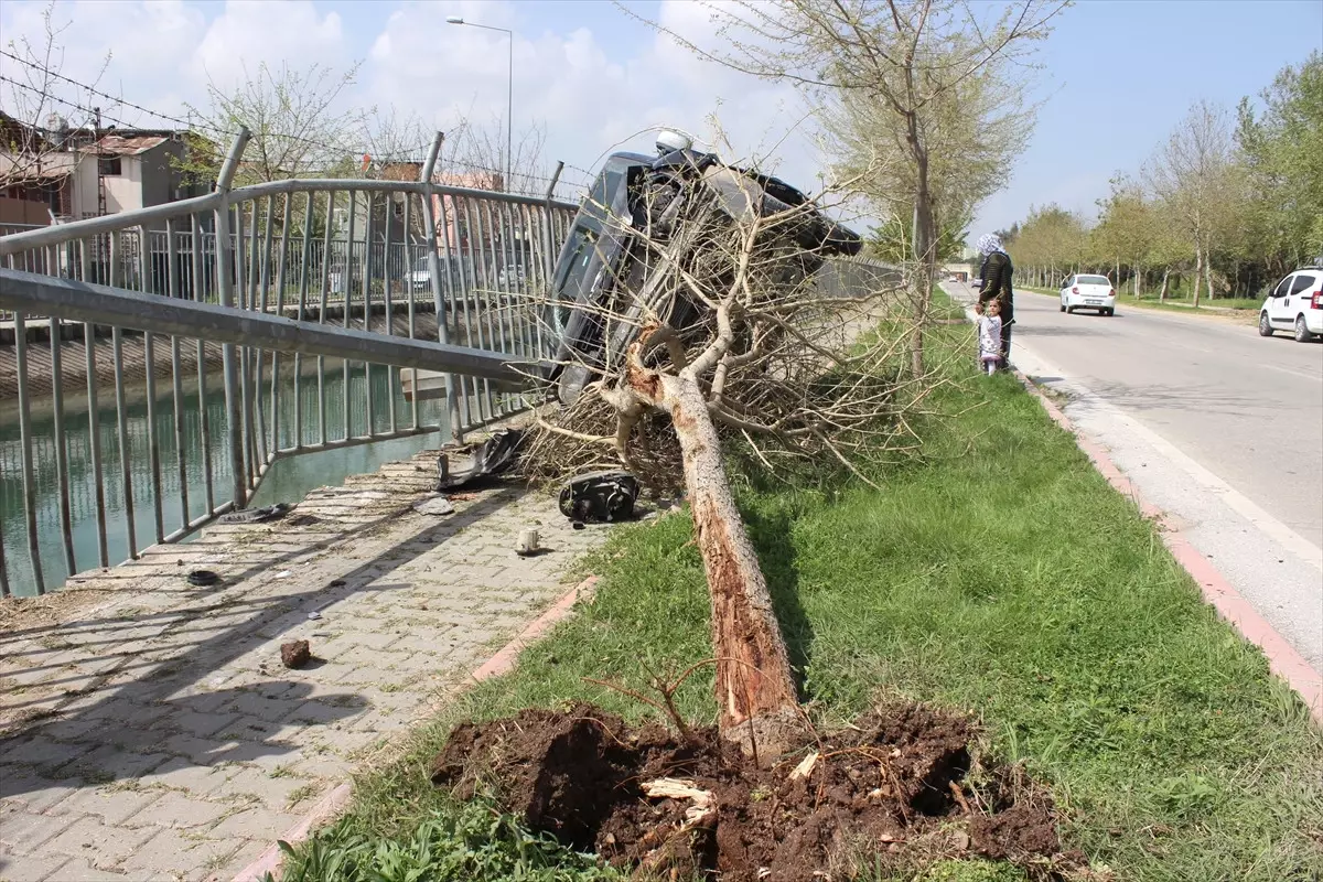 Adana\'da Trafik Kazası: 2 Yaralı