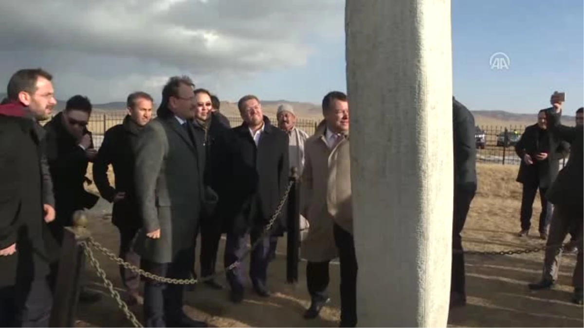 Başbakan Yardımcısı Çavuşoğlu, Bilge Tonyukuk Anıtı\'nı Ziyaret Etti - Ulanbator