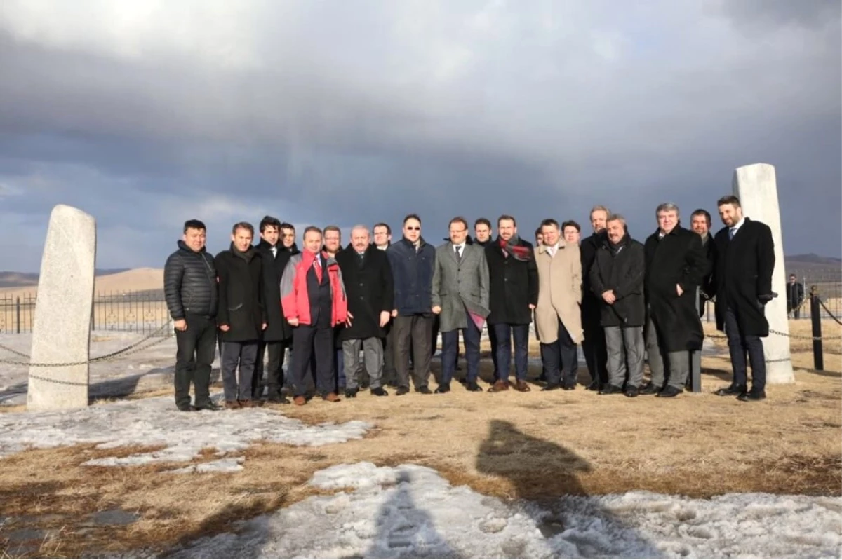 Başbakan Yardımcısı Çavuşoğlu, Moğolistan\'da Tonyukuk Anıtı\'nı Ziyaret Etti