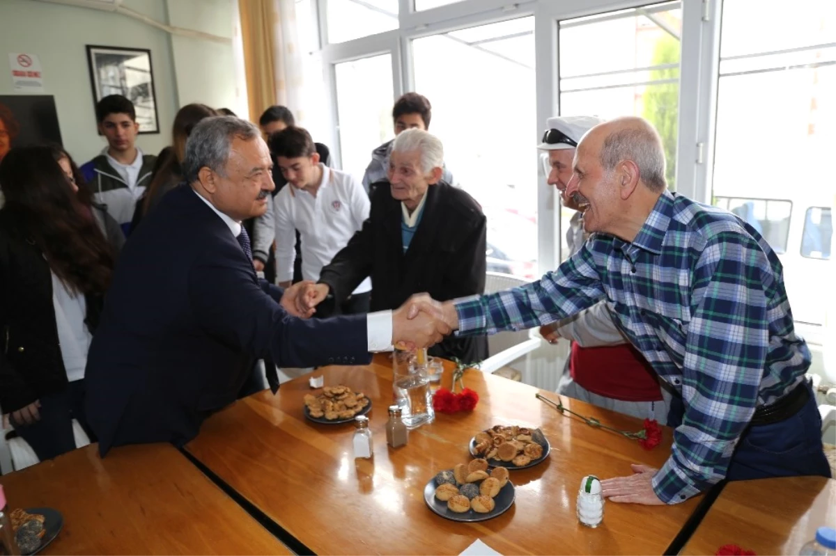 Başkan Uysal\'dan Yaşlılar Haftası\'nda Anlamlı Ziyaret