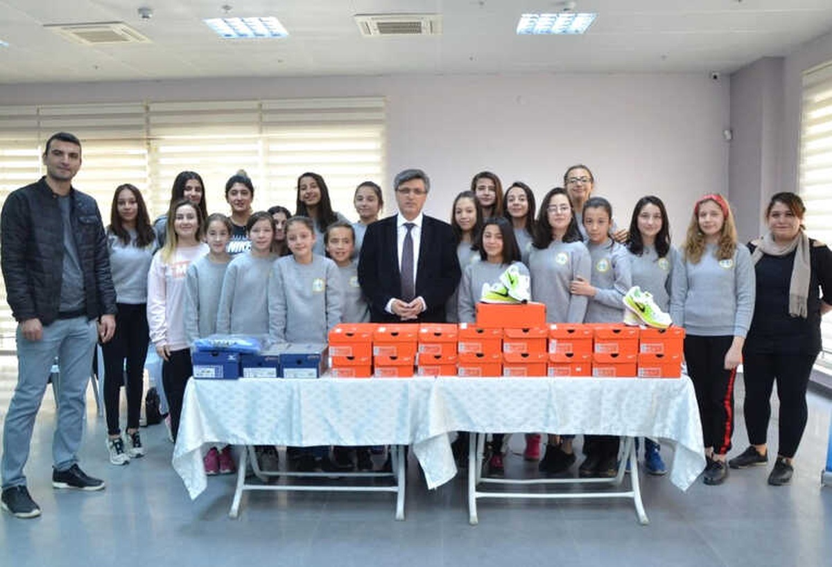 Bozüyük Belediyesi Genç Sporculara Desteğini Sürdürüyor