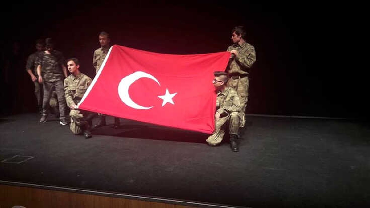 Bozüyük\'te "Çanakkale Geçilmez!" Tiyatro Oyunu Sahnelendi