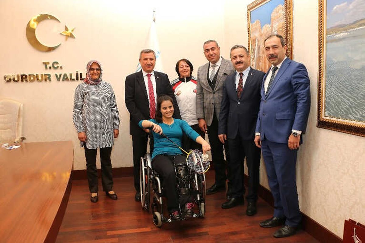 Engel Tanımayan Özge\'yi Mutlu Eden Hediye