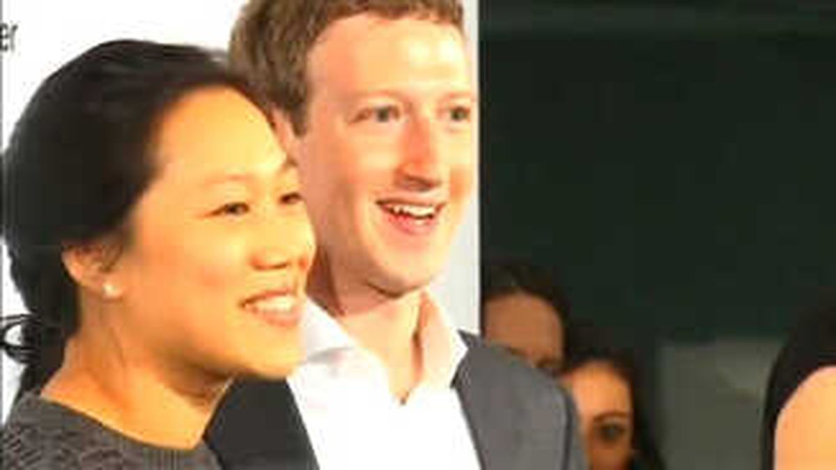 Facebook\'un Patronu Zuckerberg İngiltere Meclisi\'nde İfade Verecek