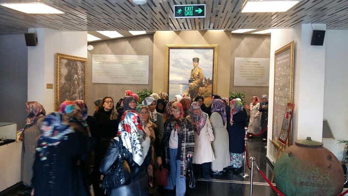 Gölmarmaralı Kadınlar Manisa\'yı Gezdi