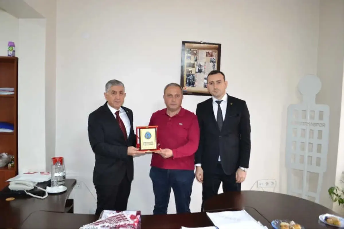 Mehmetçik Vakfı\'ndan Bandırmaspor\'a Teşekkür Plaketi