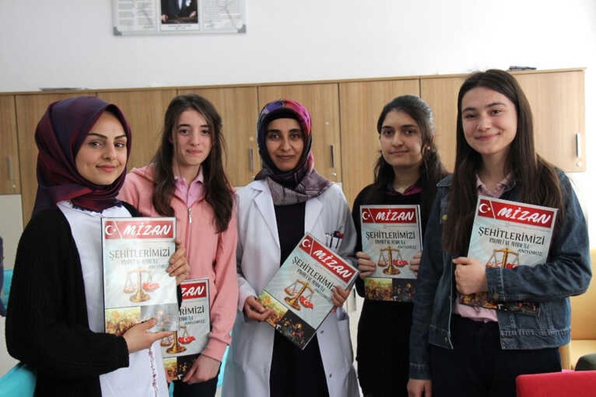 Öğrenciler Şehitlerin Anısına Dergi Çıkardı