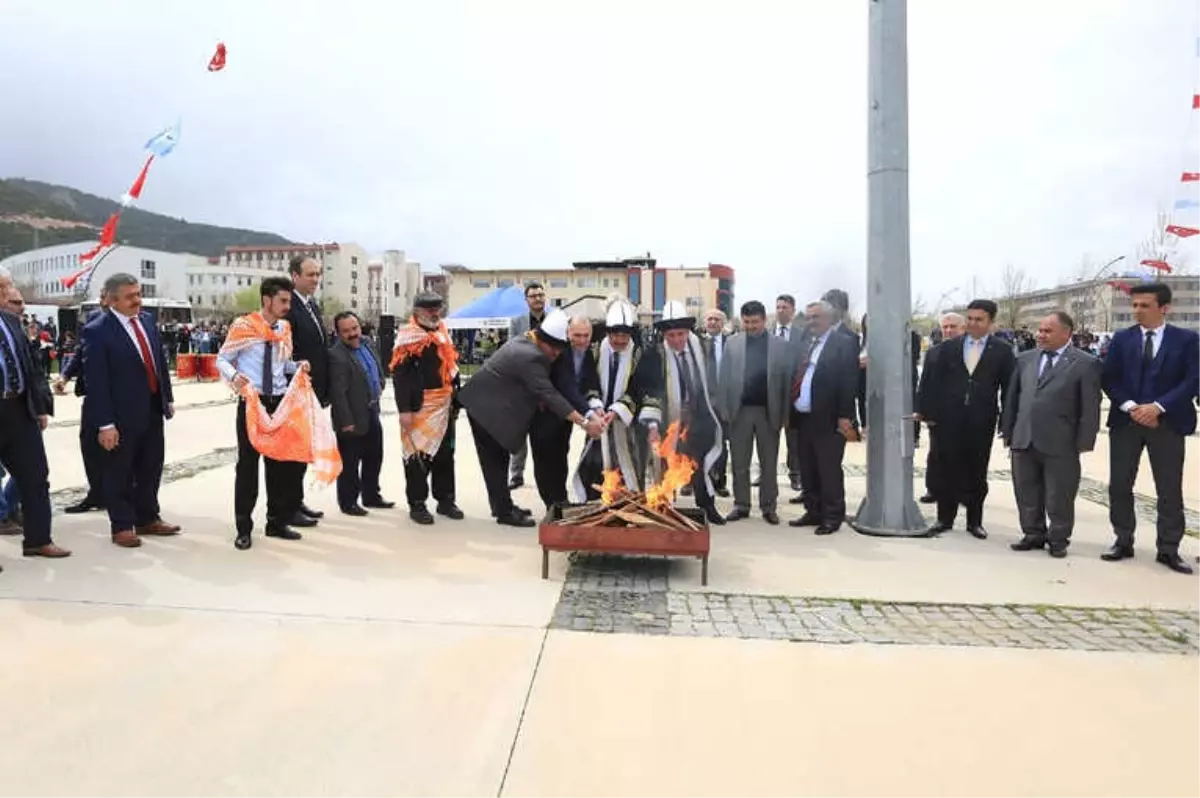 Paü Kampüsünde Renkli Nevruz Kutlaması