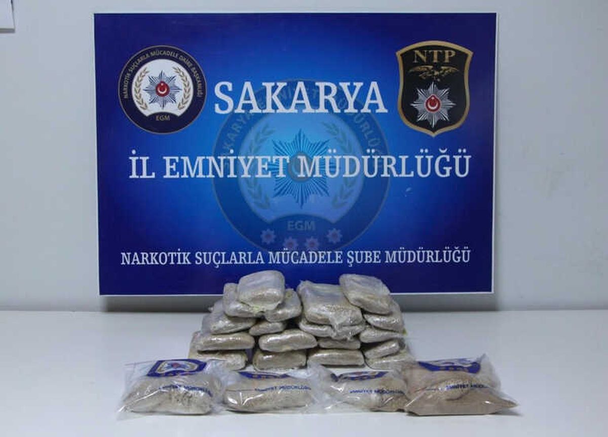 Peynir Bidonlarının İçindeki Uyuşturucu Sevkıyatına Polis Engeli