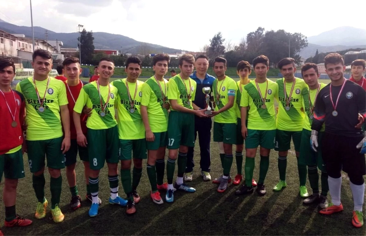 Salihli Belediyespor U16 Takımı İl Şampiyonu