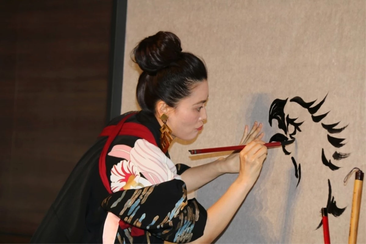 Ünlü Japon Sanatçı Sisyu Nevü\'de Canlı Performans Sergiledi