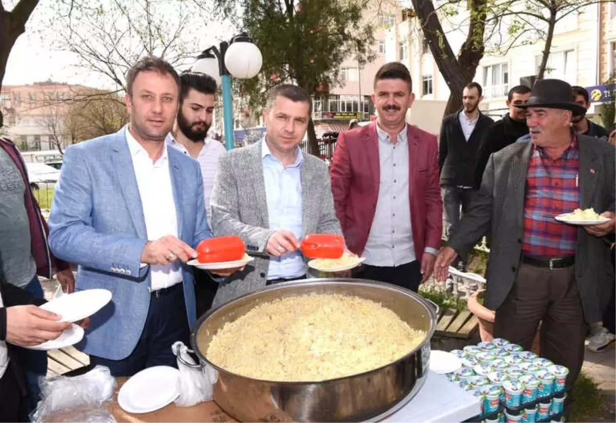 AK Parti Çan Gençlik Kolları Afrin İçin Pilav Dağıttı