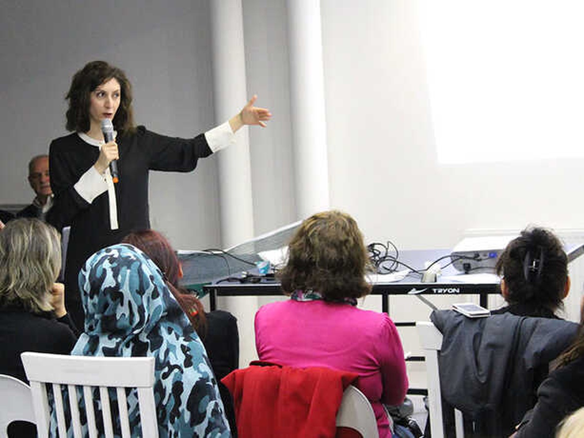 "Alzheimer Okulu" Projesiyle Hasta Yakınlarına El Uzattı