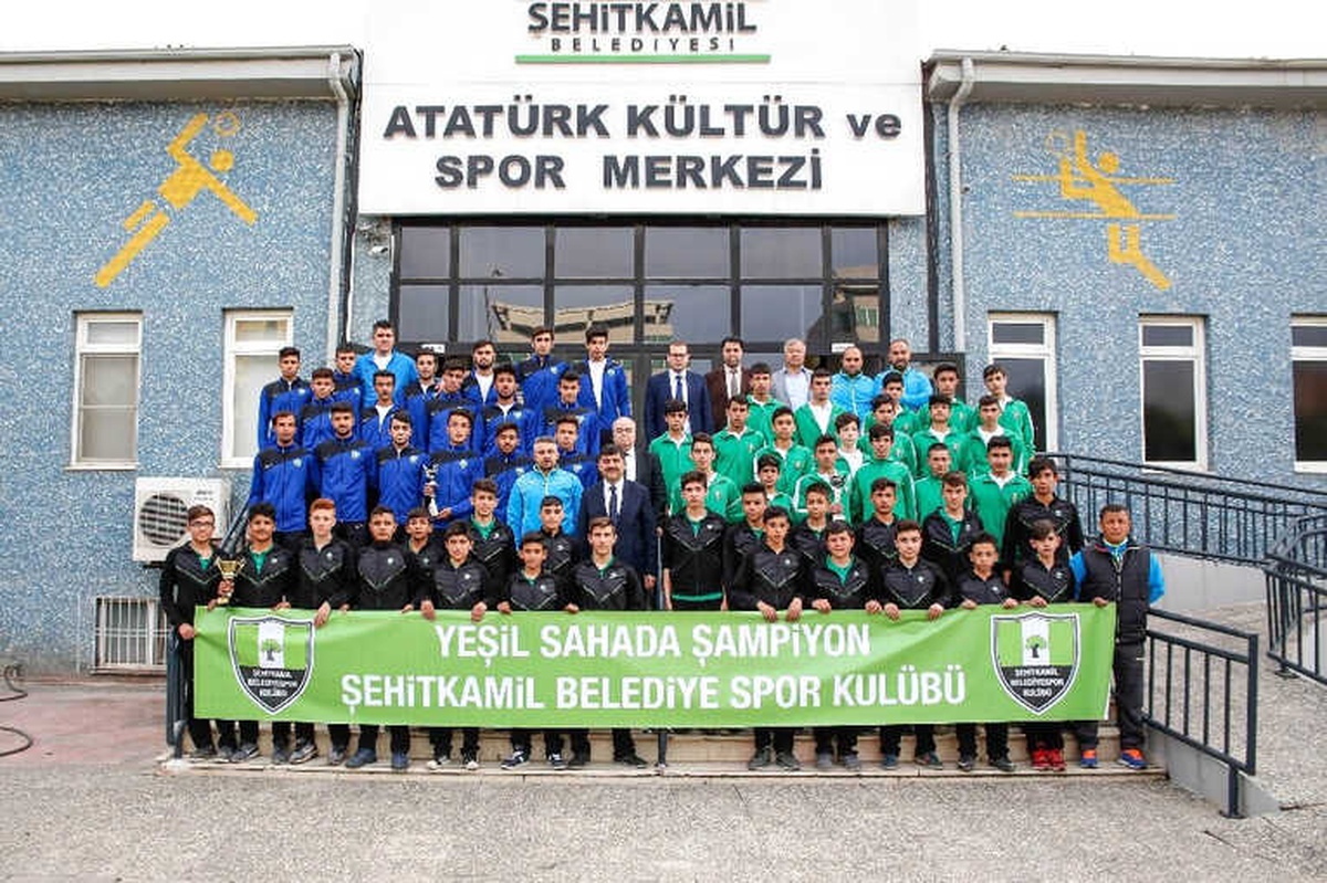 Başkan Fadıloğlu, Yeşil Sahanın Şampiyonlarıyla Buluştu