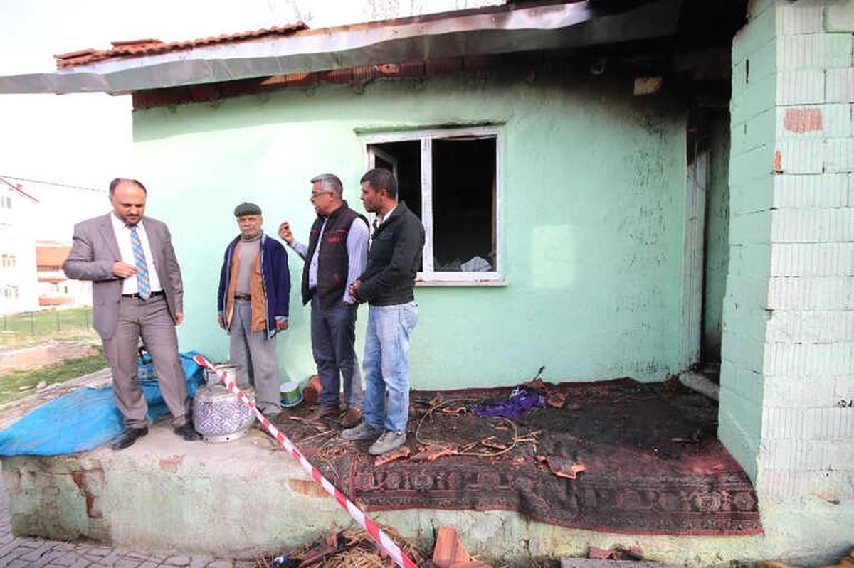 Başkan Özaltun\'dan Evi Yanan Aileye Destek