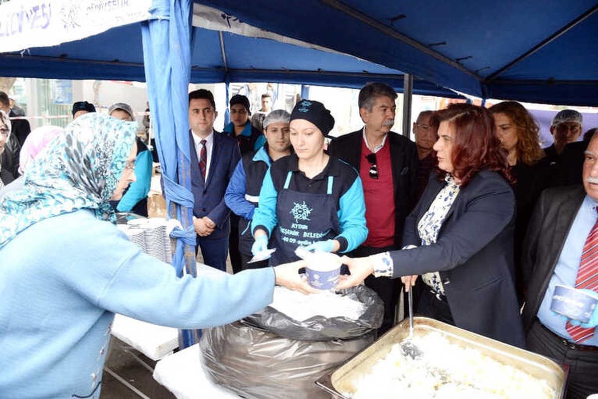 Büyükşehir Regaip Kandili İçin Hayır Dağıttı