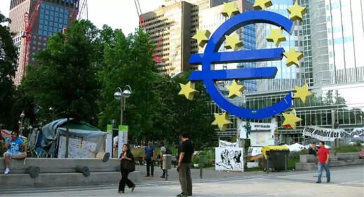 Ecb Enflasyon Hedefine Uzak