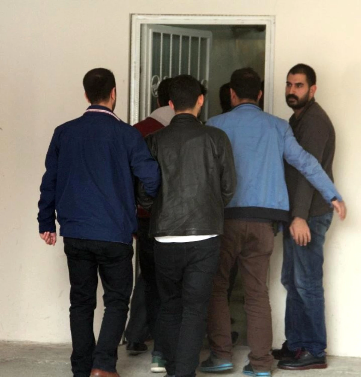 Elazığ\'daki Pkk/kck Operasyonu: 7 Şüpheli Tutuklandı