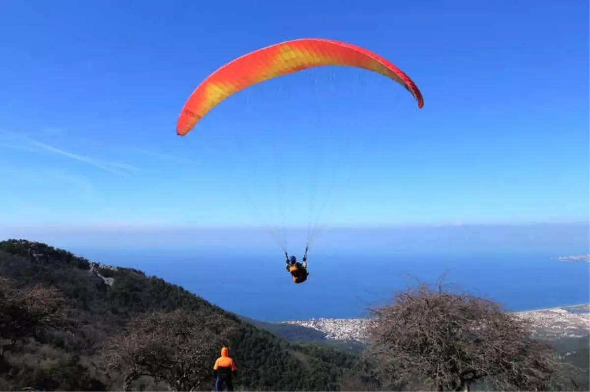 Kuşadası\'nda Yamaç Paraşütü İçin Çalışmalar Sürüyor