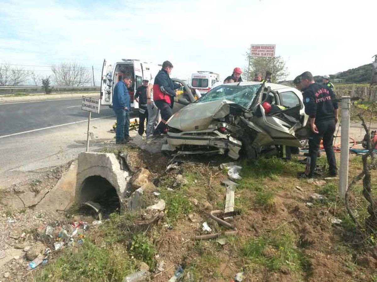 Manisa\'daki Kazada Ağır Yaralanan Sürücü Kurtarılamadı