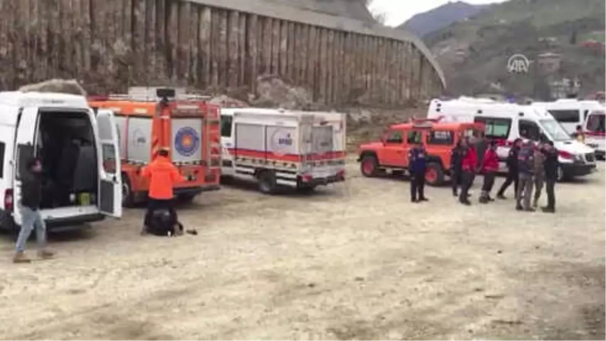 Polis Aracı Dereye Devrildi (1) - Trabzon