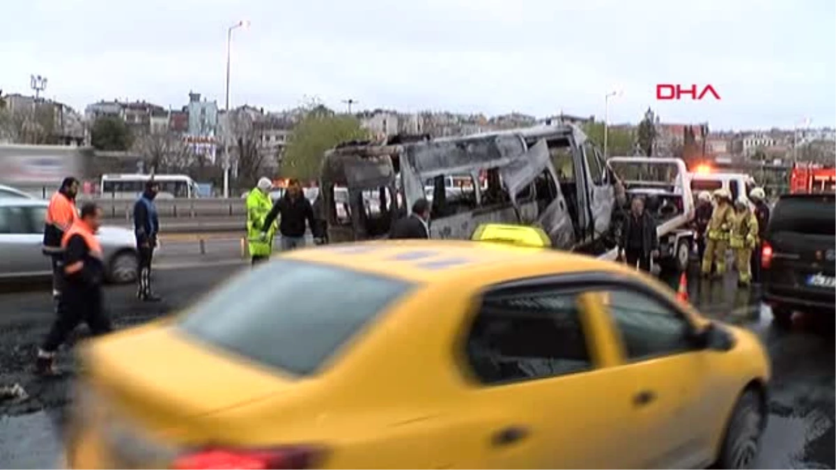 Samatya Sahil Yolunda Minibüs Alev Alev Yandı