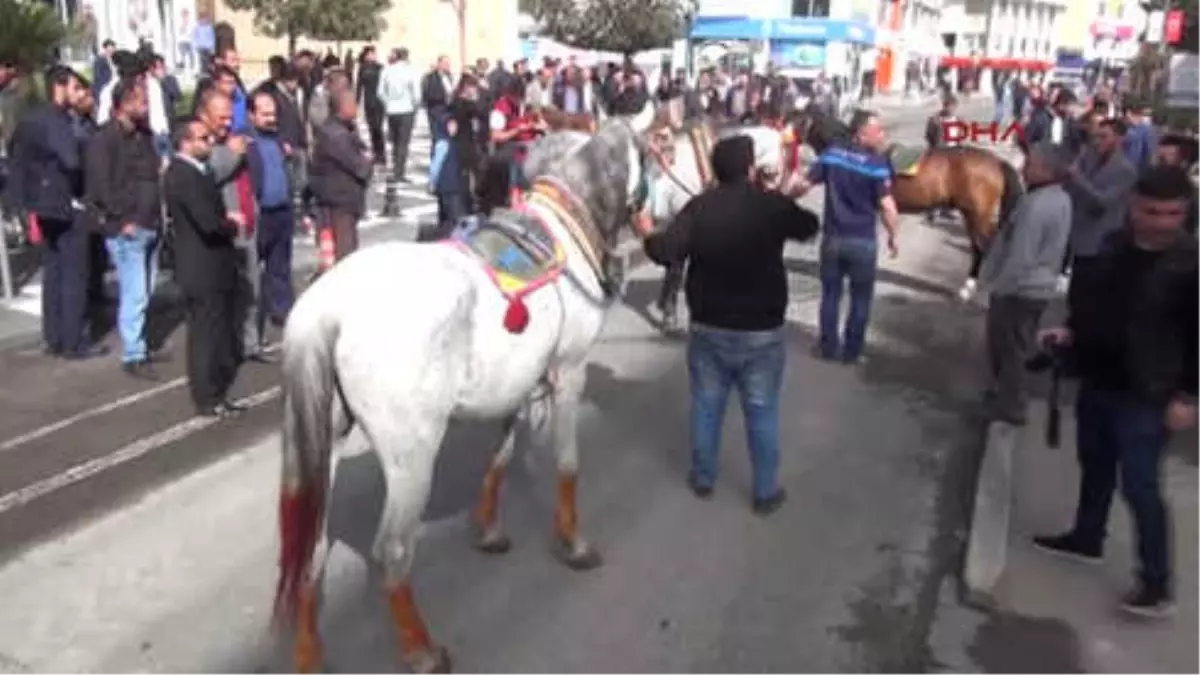 Şanlıurfa\'da Seyyar Satıcılardan Atlı Eylem