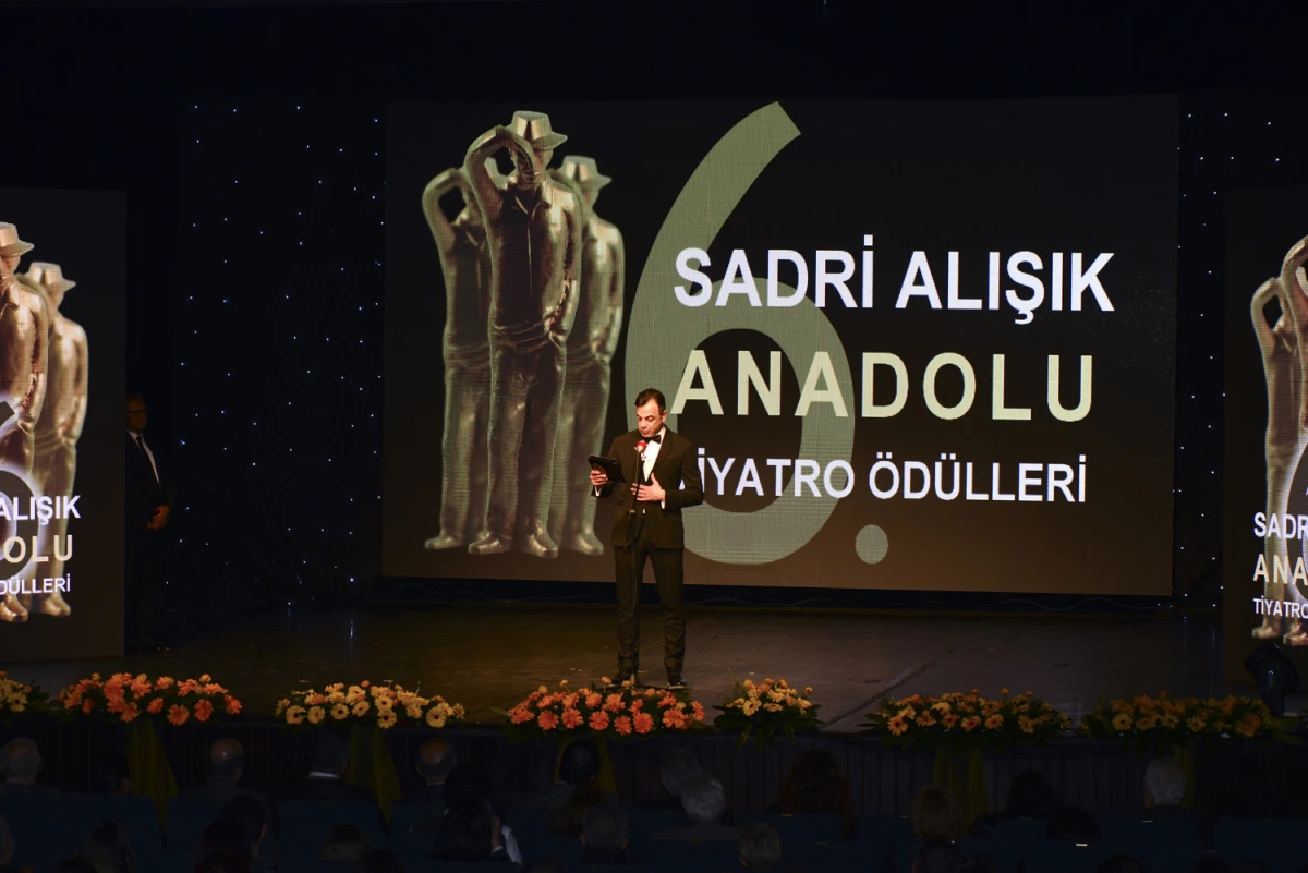 "8.Sadri Alışık Anadolu Tiyatro Oyuncu Ödülleri\'\' İçin Geri Sayım