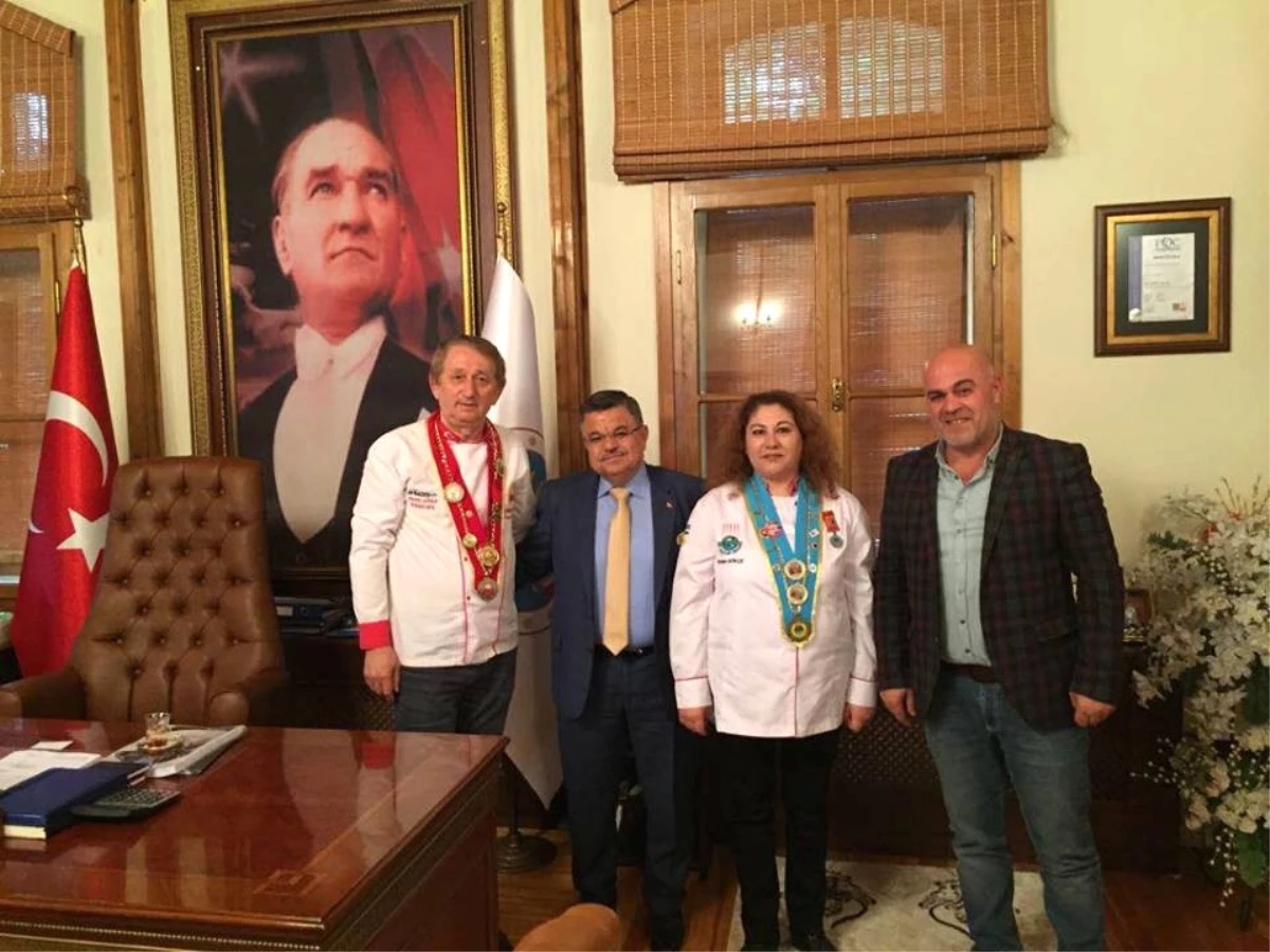 Aşçılar Federasyonu Başkan Yardımcısı Türkoğlu\'ndan Başkan Yağcı\'ya Ziyaret