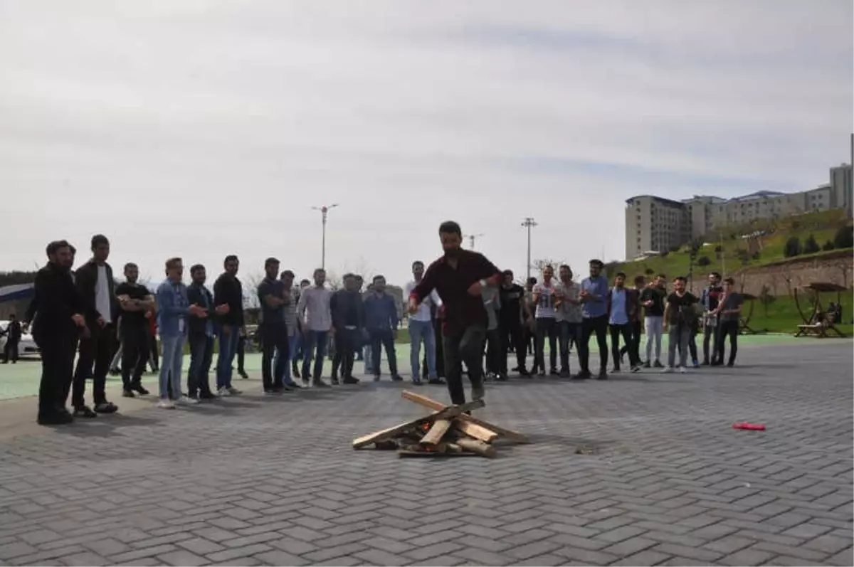 Düzce Üniversitesi\'nde Nevruz Neşeyle Karşılandı