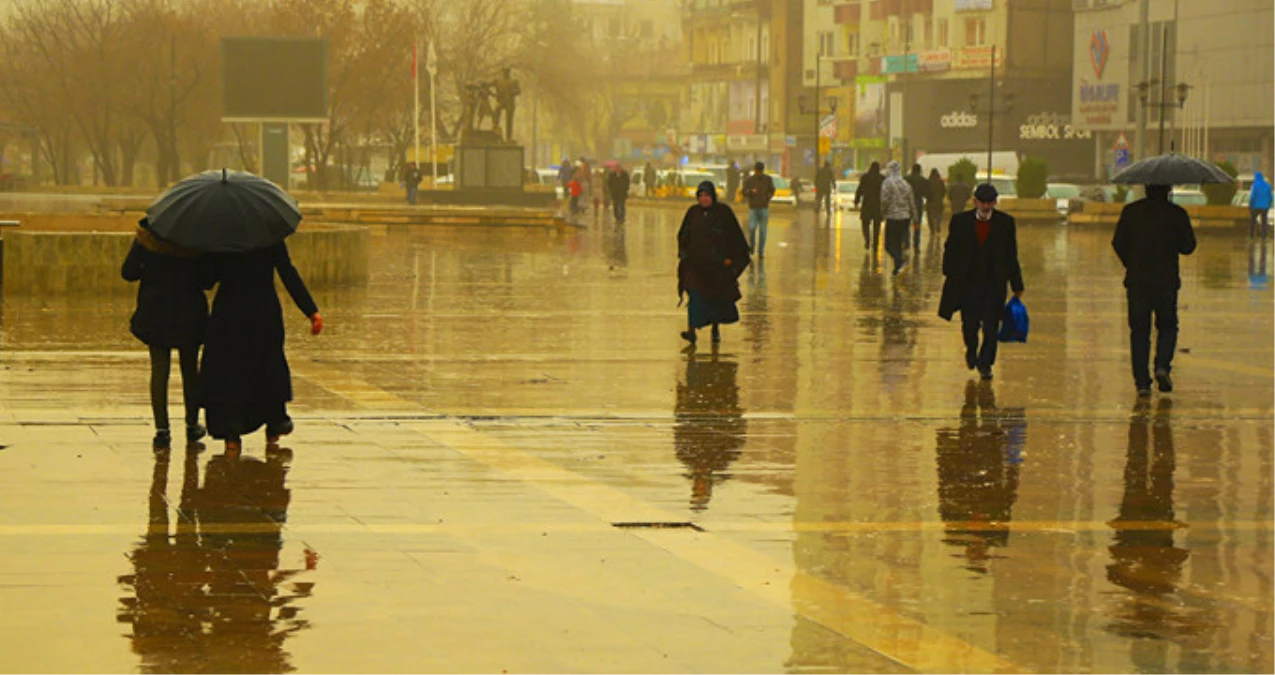 İstanbul\'a Çamur Yağdı, Arabalar Mahvoldu! Meteoroloji Bugün İçin de Uyardı: Tekrar Gelecek