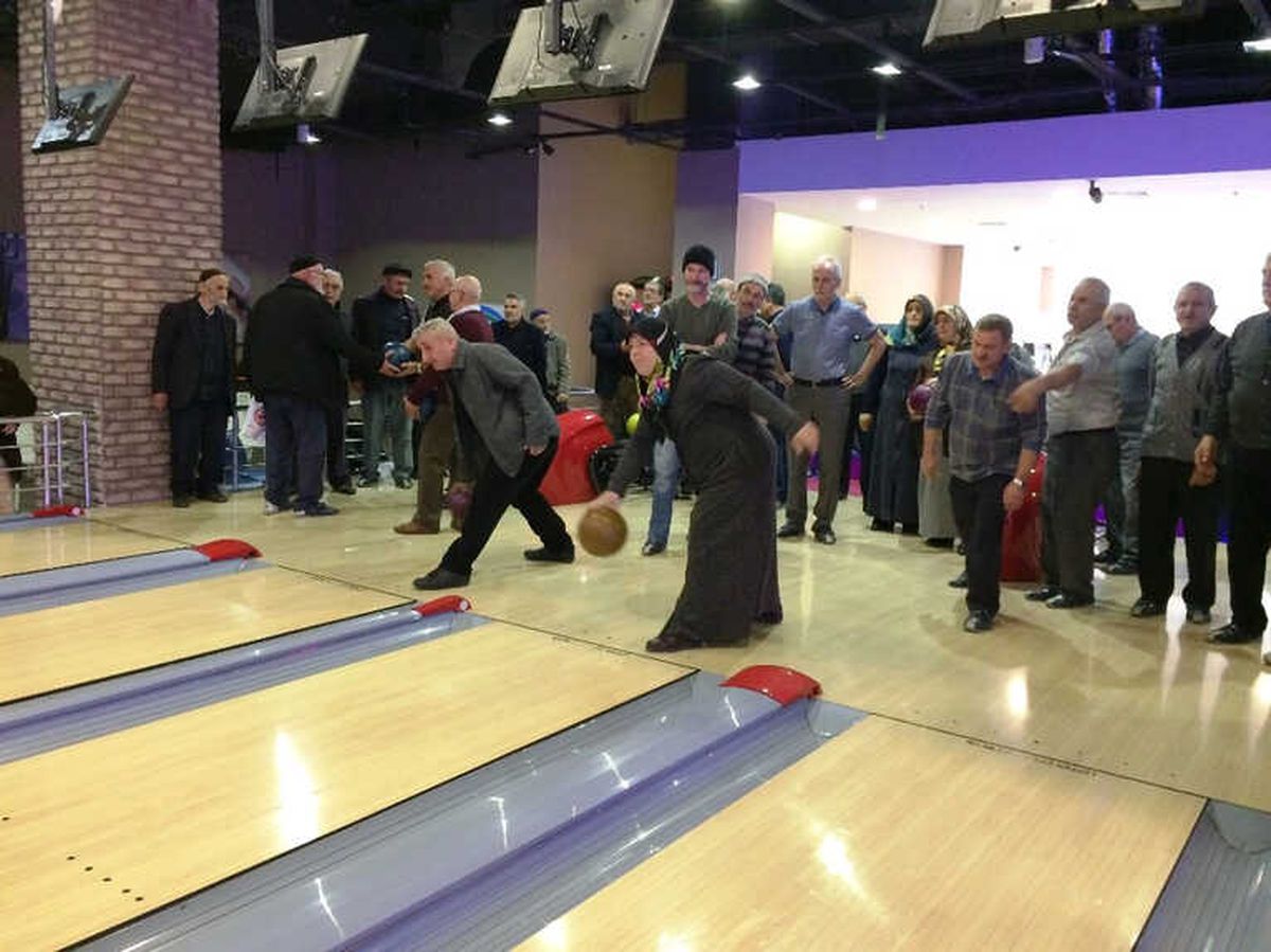 İzmit\'in Yaşlıları Bowlingde Yarıştı