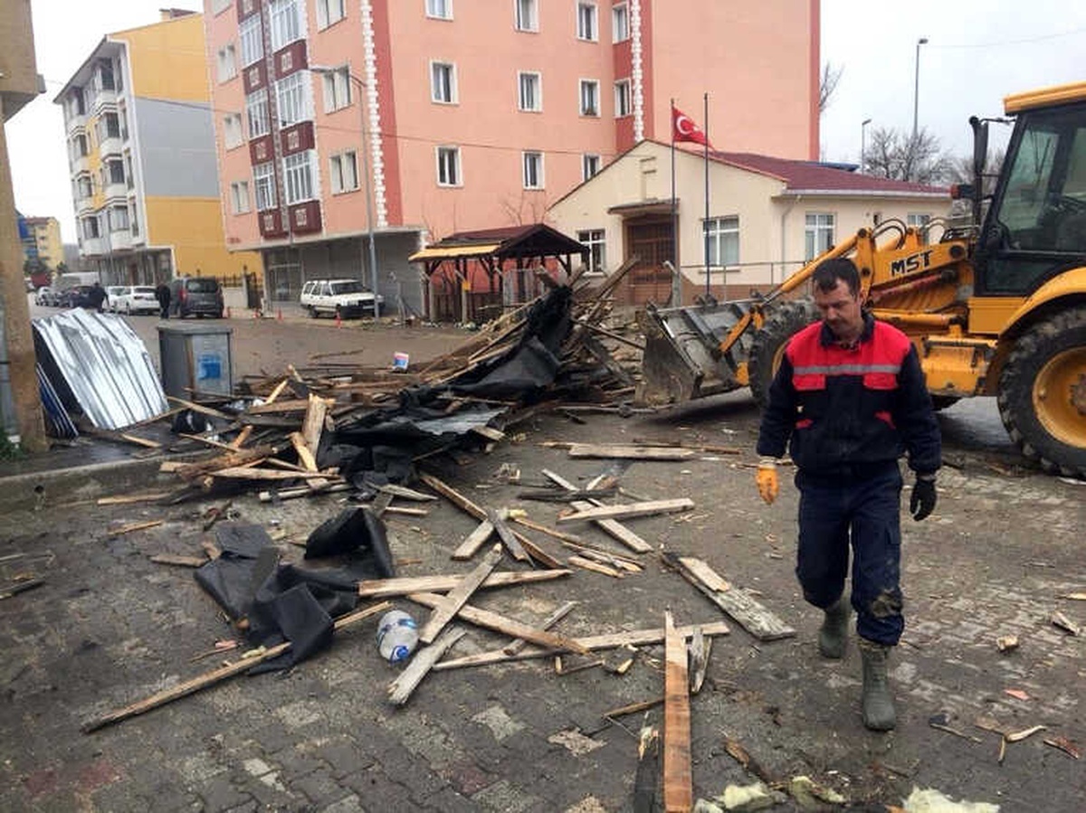 Kastamonu\'da Şiddetli Fırtına Yıkıp Geçti